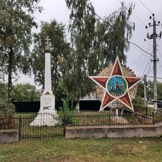 Monument în memoria a 93 consăteni căzuți în 1941-1945