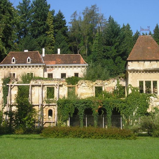 Opeka Manor