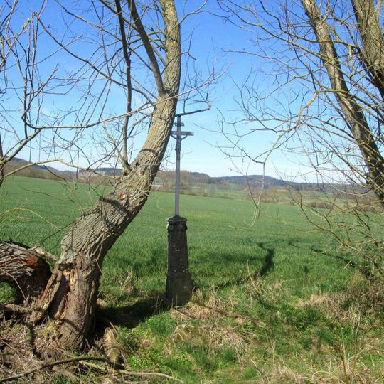 Kříž východně od Veřechova u pole