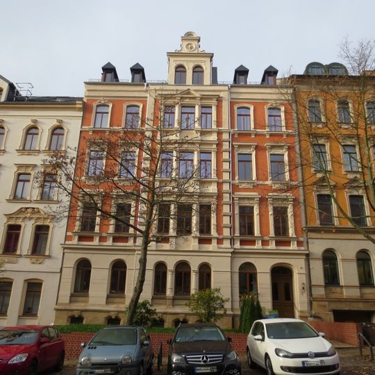 Mietshaus in geschlossener Bebauung mit Vorgarten Andréstraße 5