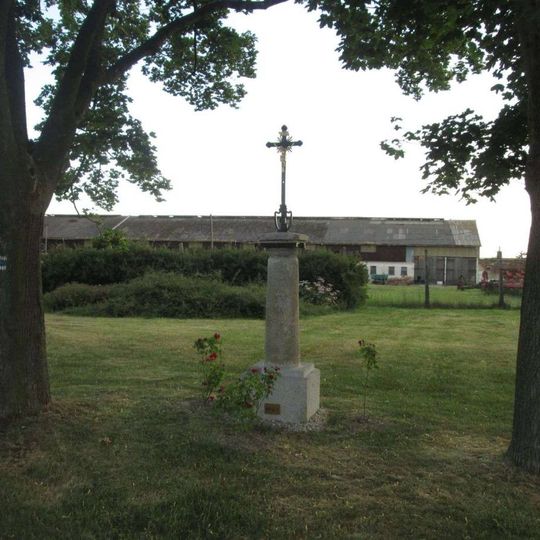 Kříž u rozcestí v jižní části Kostelce