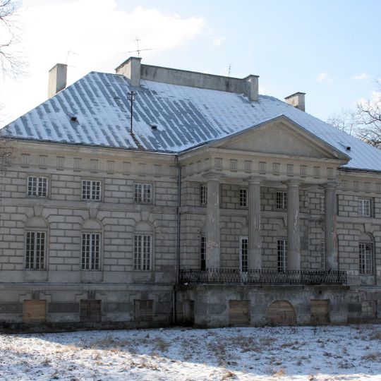 Pałac, Ks. Bronisława Markiewicza 4 w Młochowie