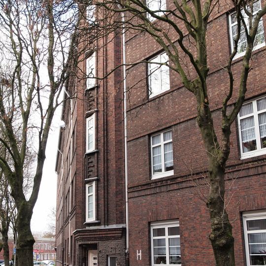 Wohnblock Steinmetzstraße 4-12, Goebenstraße 2-14, Bismarckstraße 1, Bahnhofstraße 141-145