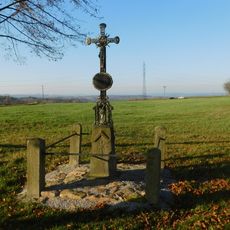 Kříž u silnice mezi Kochánovem a Lípou