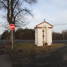 Kaplička na křižovatce silnic severně od Křížova