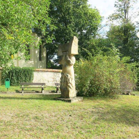 Kamenná plastika v klášterní zahradě v Klášteru Hradiště nad Jizerou