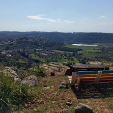 ספסל ותצפית