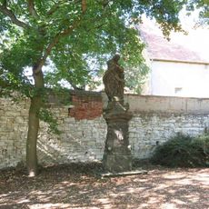 Socha svaté Anny v zámeckém parku v Ploskovicích