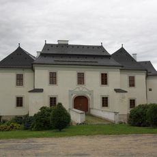Pluhův Žďár Chateau
