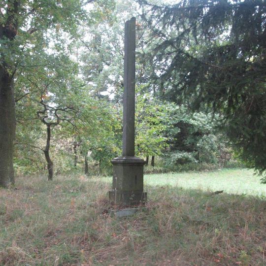 Kříž západně od Horních Chrášťan na kopci