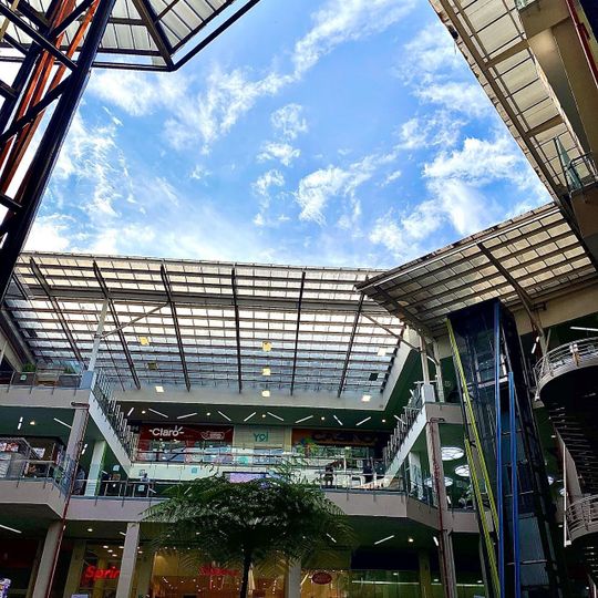 Portal de la 80 shopping mall