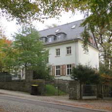 Villa mit Remise, Garten und Einfriedung Küchwaldring 8