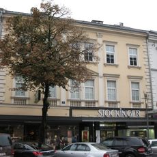 Bürgerhaus mit Stadtmauer