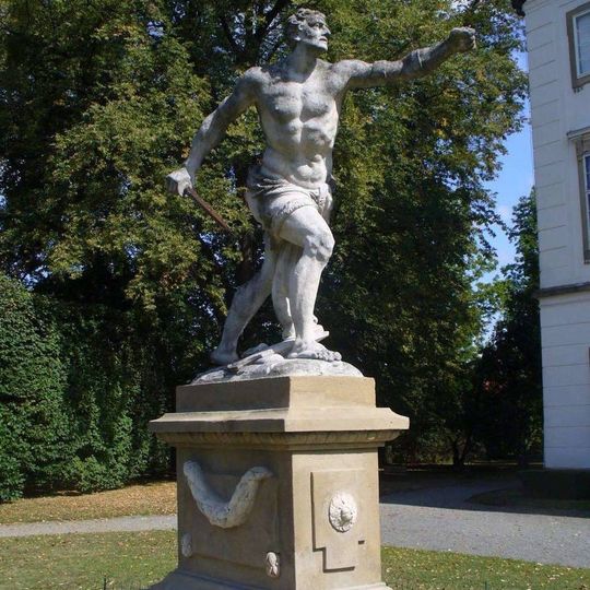 Socha v parku za zámkem ve Vizovicích