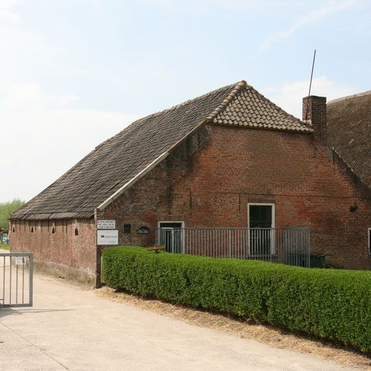Schuur in Ambachtelijke-traditionele bouwtrant, als onderdeel van de boerderij