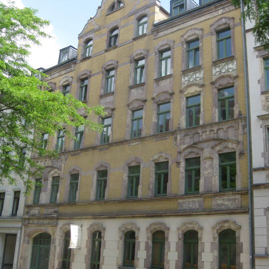 Mietshaus in geschlossener Bebauung Tschaikowskistraße 48