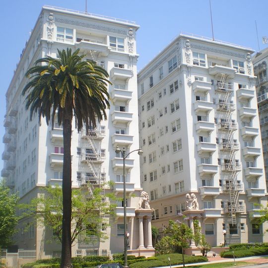 Bryson Apartment Hotel