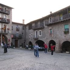 Plaça porticada de Santa Pau