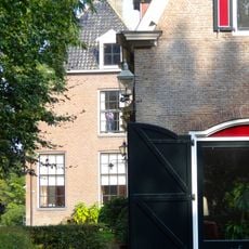 Huize Soeslo, koetshuis annex dienstwoning