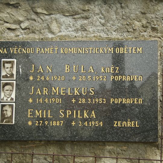 Pamětní deska komunistickým obětem v Lukově