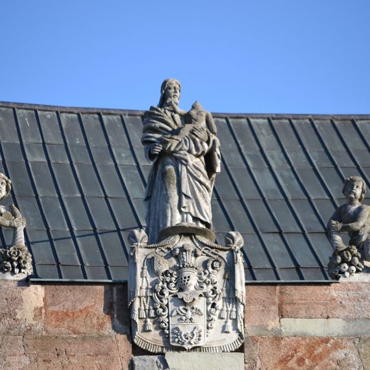 Dom Pro Quieti, starobinec, socha-vsa II.