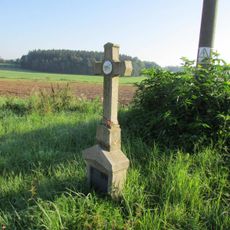 Kříž severně od Řemenova u silnice do Chválova