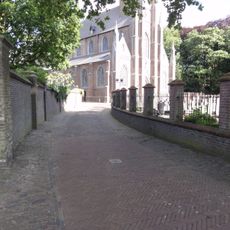 St. Jan de Doper: ommuring en hekwerk van kerkhof