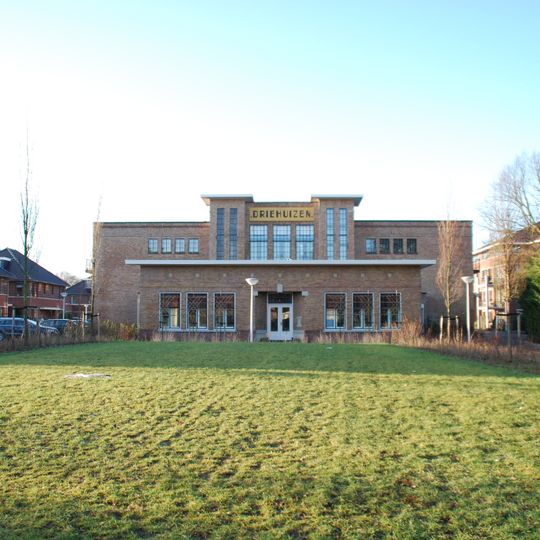 Bollenschuur met kantoor