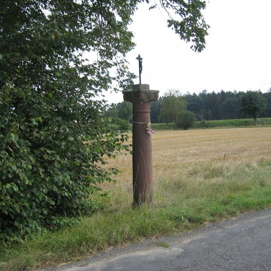Boží muka u silnice východně od Smilovic
