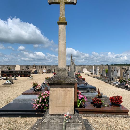 Cemetery cross of Saint-Didier-sur-Chalaronne