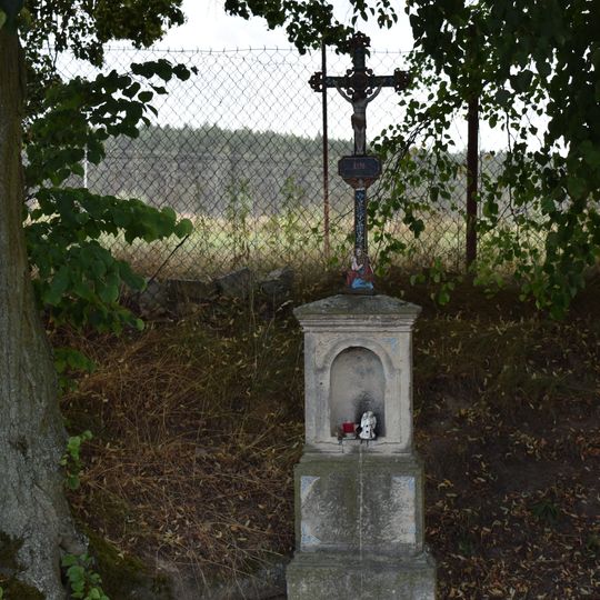 Kříž u rozcestí na východě Jezné