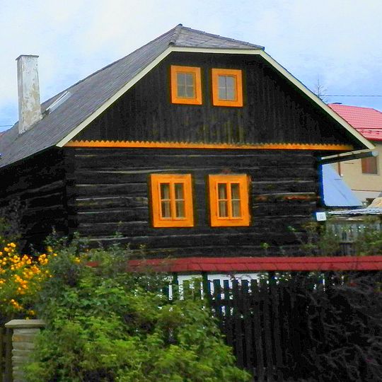 Ľudový dom s hospodár. časťou