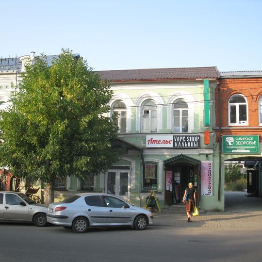 Дом жилой с магазином