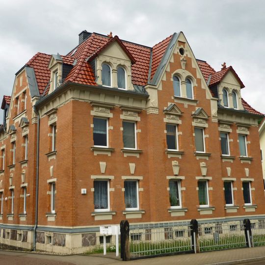 Wohnhaus Burgwartstraße 8