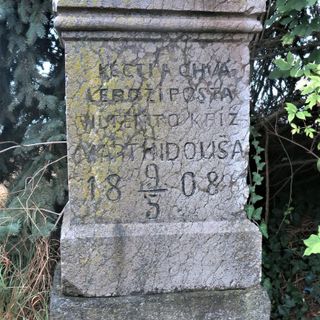 Kříž na rozcestí ulic Tyršova a Pražská v Nučicích