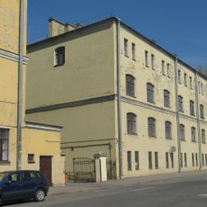 Жилой дом для служащих