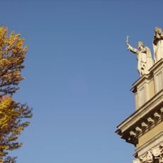 Rappresentato con una croce, in quanto morì crocifisso.