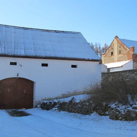 Tvrz Chocholatá Lhota