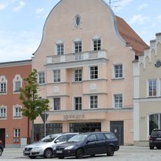 Wohn- und Geschäftshaus