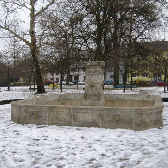 Kašna na náměstí v Bělé pod Bezdězem