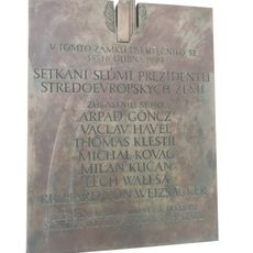 Pamětní deska setkání sedmi prezidentů