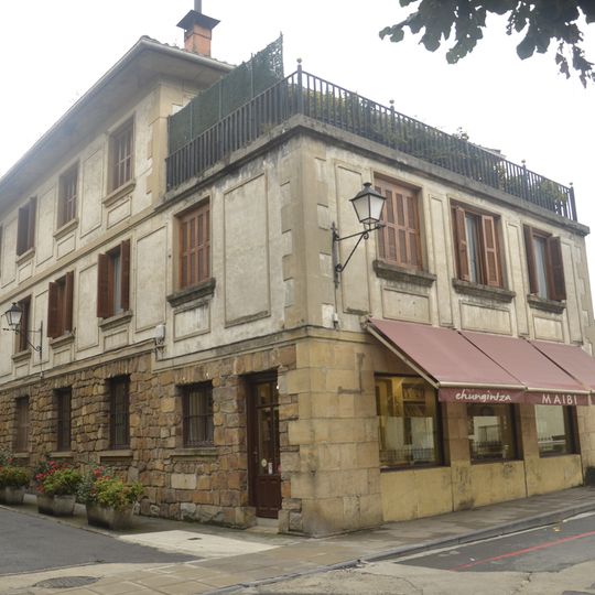 Mendiko kalea 2 etxea