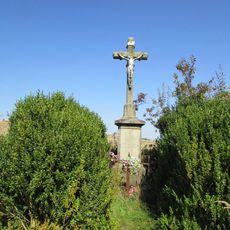 Kříž mezi samotou Trsov a rybníkem Sovek