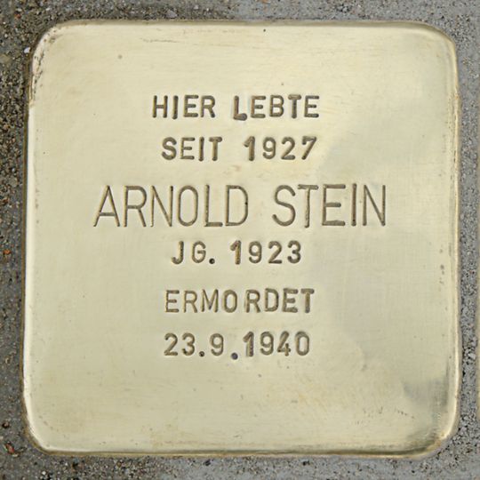 Stolperstein en memoria de Arnold Stein