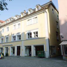 Wohn- und Geschäftshaus