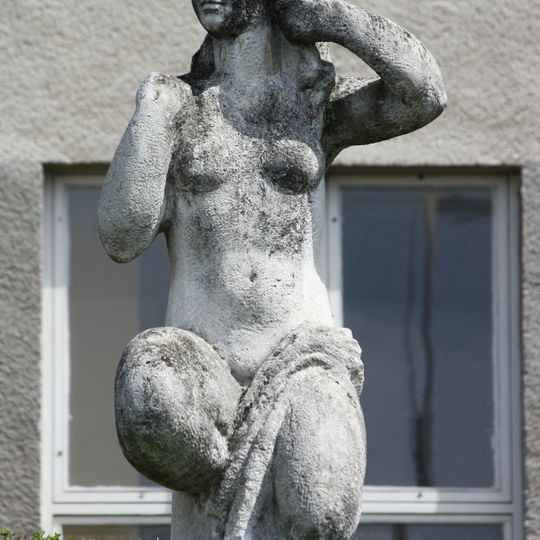 Socha Žena u polikliniky v Stráži pod Ralskem