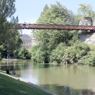 Passerelle suspendue du parc des Buttes-Chaumont