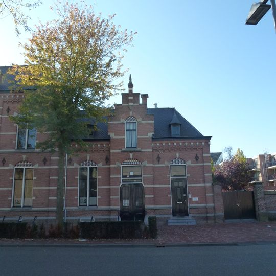 Koetshuis-dienstwoning