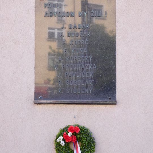 Plaque to the victims of Prague uprising in Musílkova street