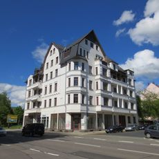 Mietshaus in ehemals geschlossener Bebauung in Ecklage Südbahnstraße 14